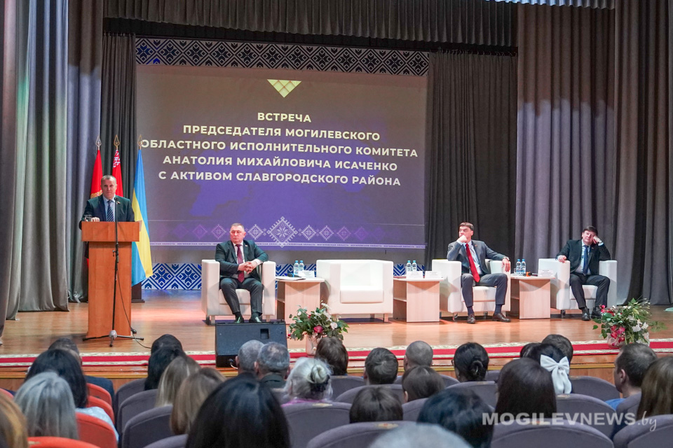 Анатолий Исаченко встретился с активом Славгородского района. Фото