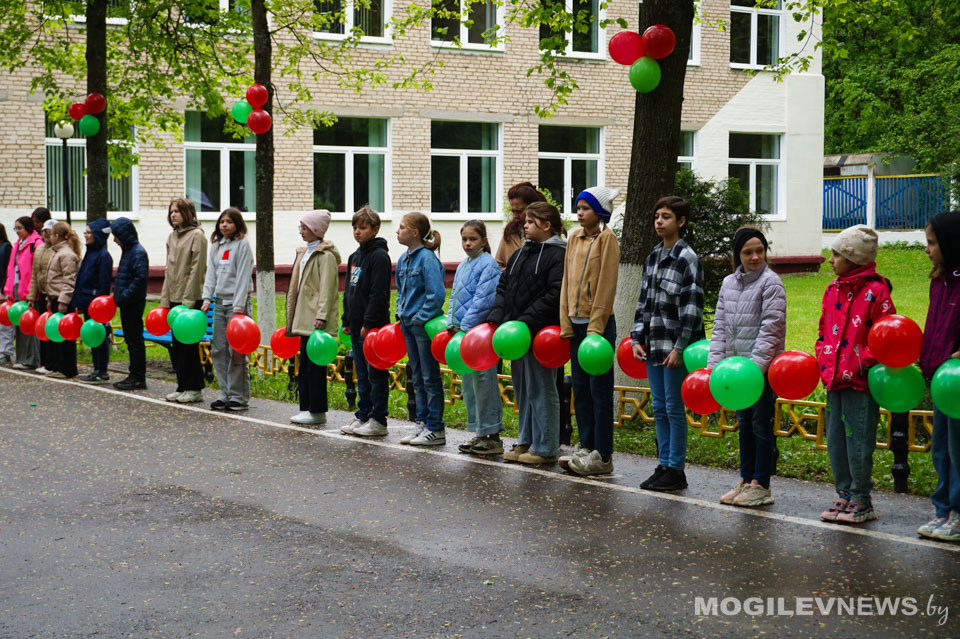 "Нам МИР завещано беречь": праздничная программа ко Дню Победы была организована в УО “МГСШИ для детей, больных сколиозом”