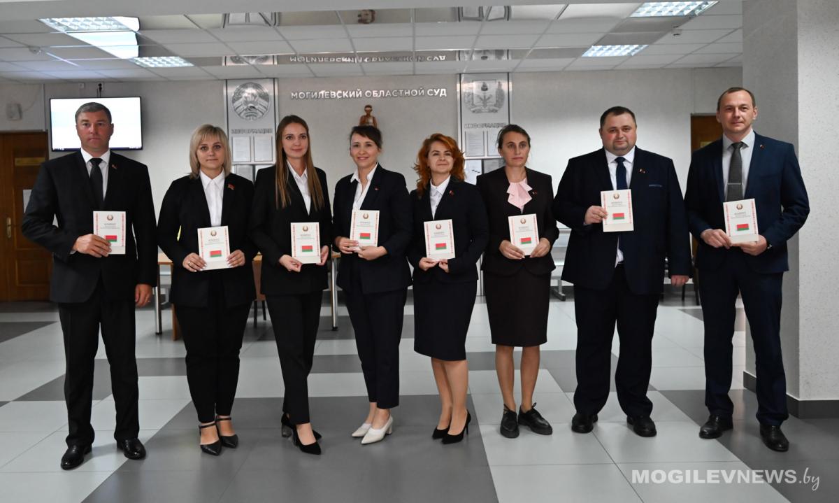 Девять молодых судей принесли присягу в Могилеве