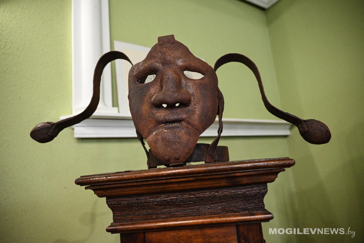 Выставка "Сумерки средневековья" представлена в музее Масленикова. Фото