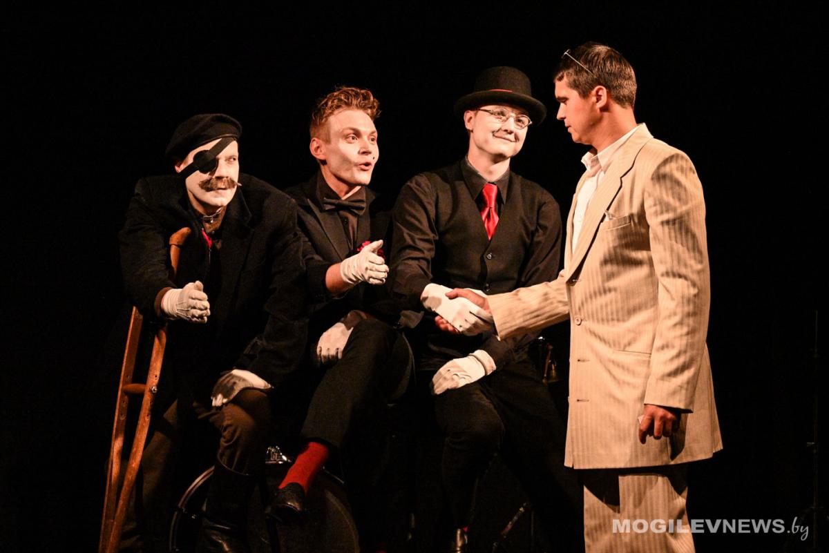 Премьера мистического триллера "Игроки" под руководством режиссера из Питера прошла в могилевском драмтеатре