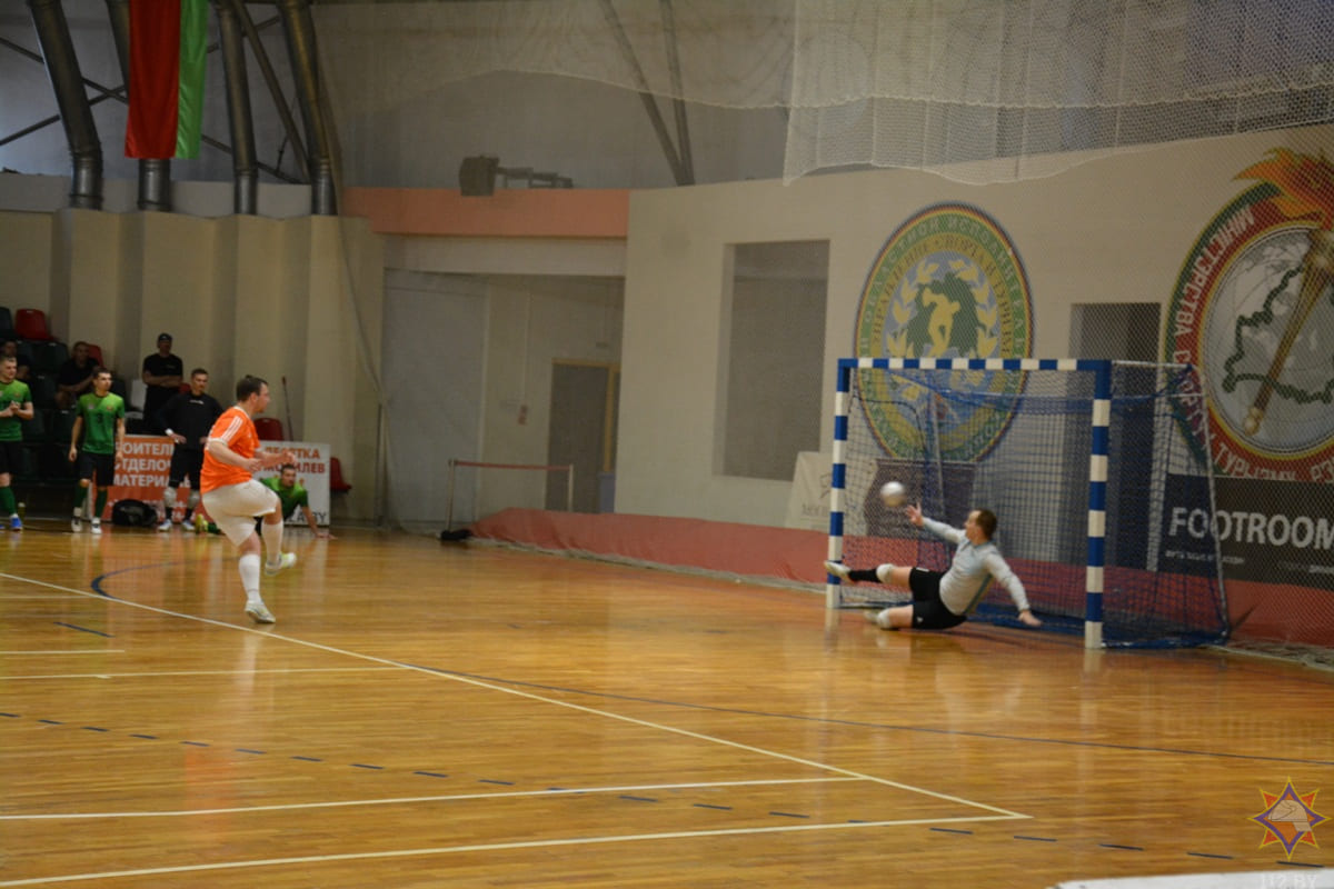 В Могилеве завершились Республиканские соревнования МЧС по мини-футболу