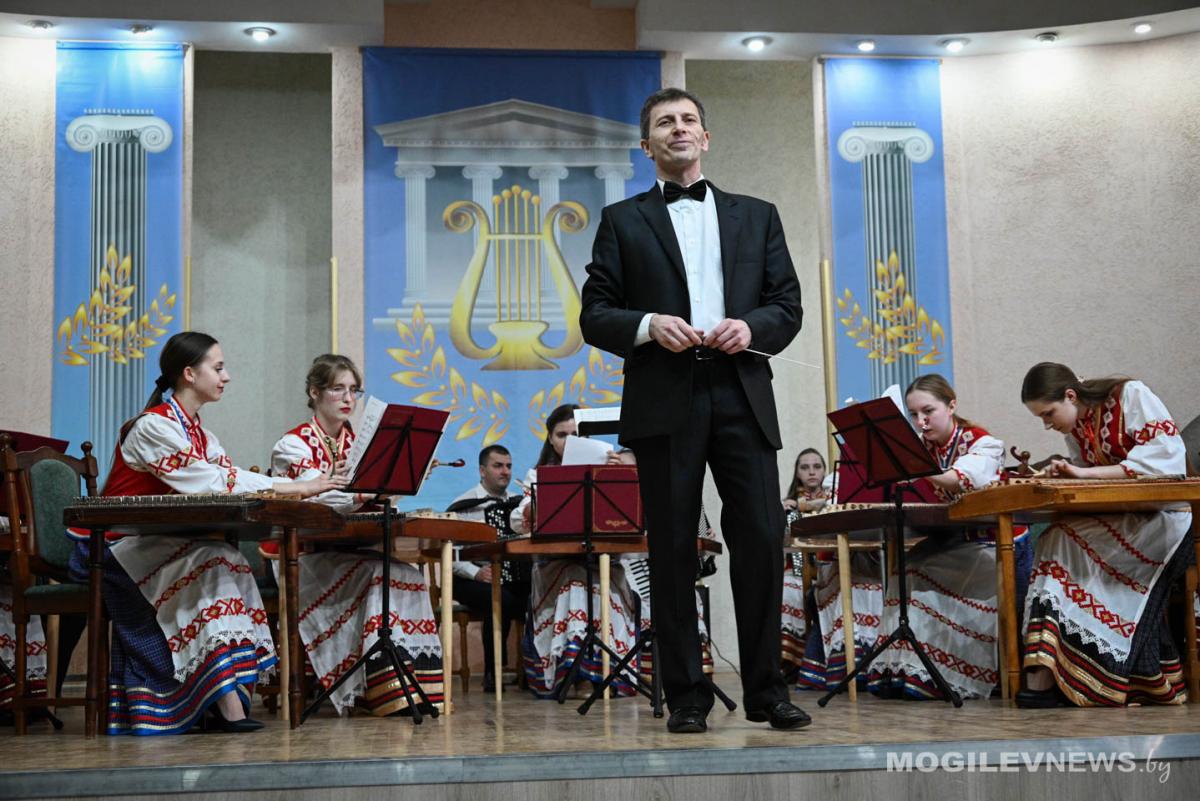 Отчетный концерт народного оркестра белорусских народных инструментов прошел в Могилеве. Фото