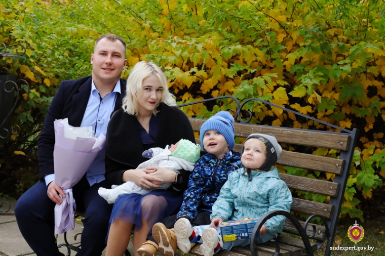Удостоверение многодетной семьи вручили санитару из Могилева