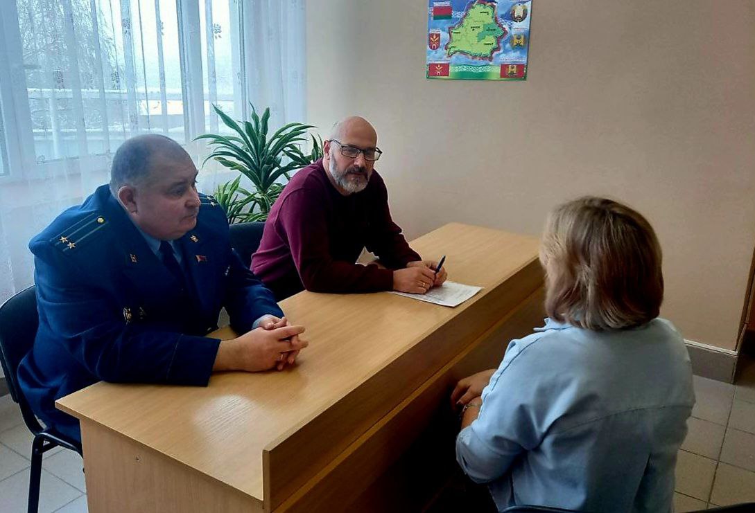 По вопросам гарантий работающим инвалидам, продления трудовых отношений обращались граждане в ходе профсоюзного правового приема