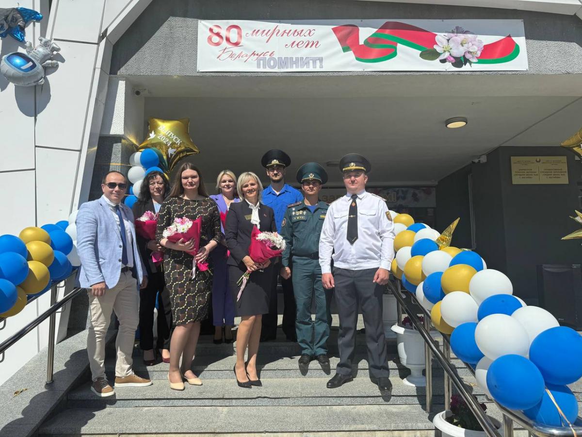 Последний звонок: праздничную линейку посетили представители Департамента охраны