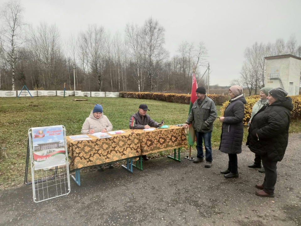 В Климовичском районе проходит сбор подписей в поддержку лиц, выдвигаемых кандидатами на пост Главы государства