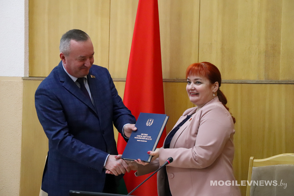 Уникальную книгу о деятельности местных  Советов депутатов региона презентовали  в Могилеве. Фото.
