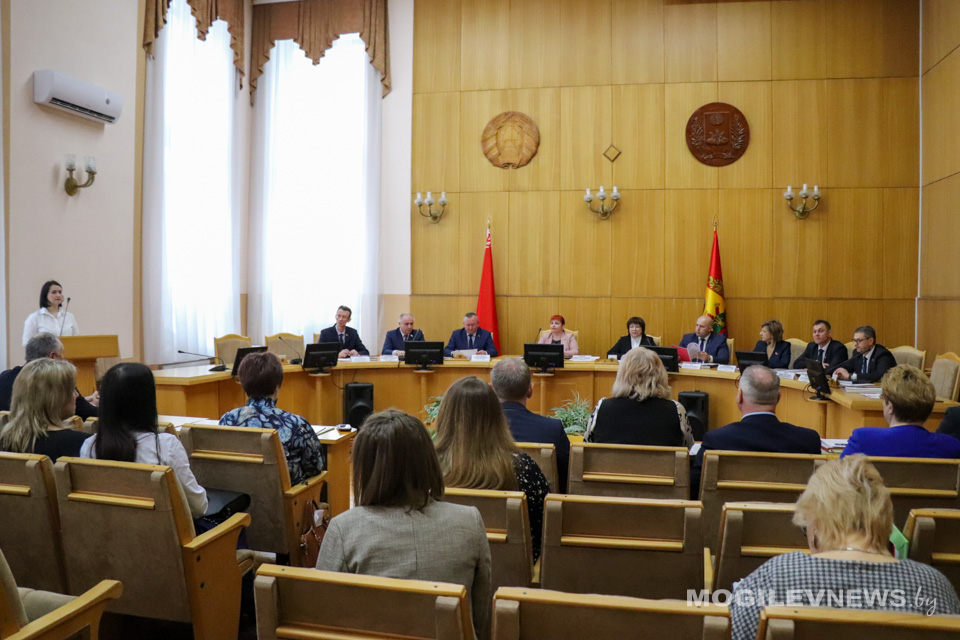Результаты работы депутатского корпуса и областной ассоциации местных Советов депутатов рассмотрели в Могилеве. Фото.