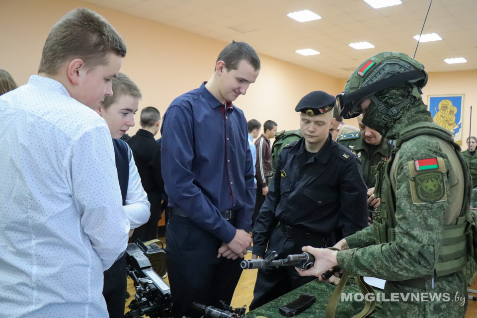 Военно-патриотическая акция «Готовы Родине служить!» проходит сегодня в Белыничах. Фото