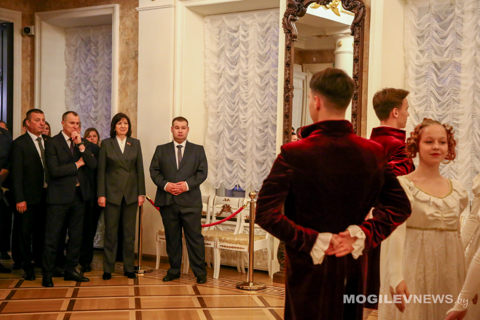 Председатель Совета Республики Национального собрания Республики Беларусь Наталья Кочанова посетила дворцово-парковый ансамбль Булгаков в Жиличах. Фото