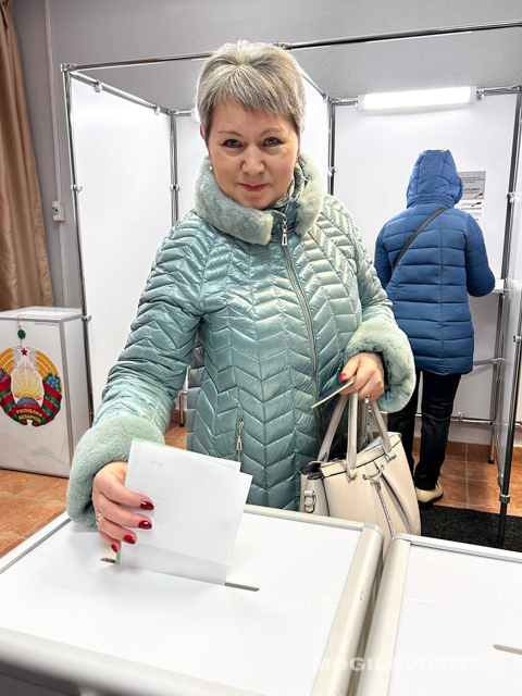 В Единый день голосования проявить свою гражданскую позицию и проголосовать на избирательный участок пришла могилевчанка Валентина Лосева