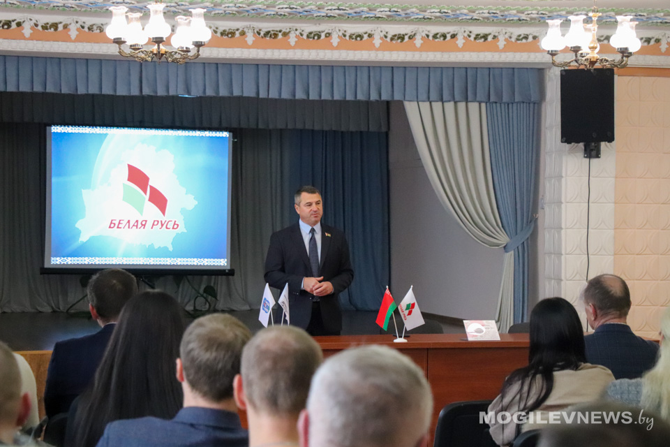 Александр Горошкин встретился с трудовым коллективом троллейбусного парка №1 ОАО «Могилевоблавтотранс». Фото