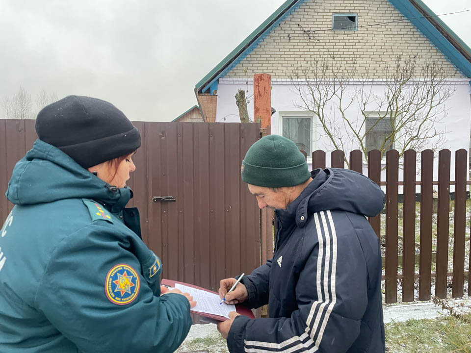 Работники МЧС провели рейд в жилом секторе Могилевского района