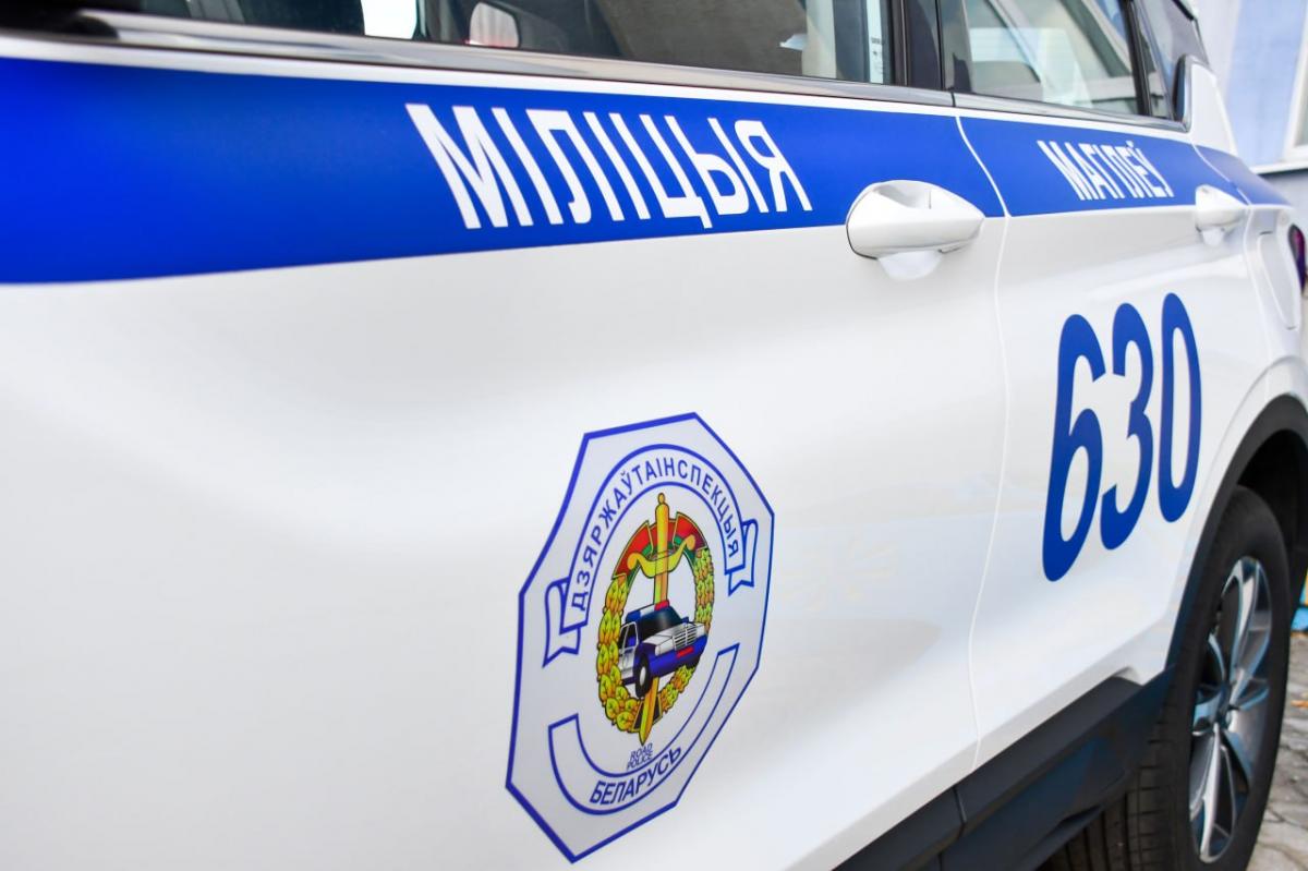 В Могилеве нетрезвая женщина упала прямо перед движущимся авто