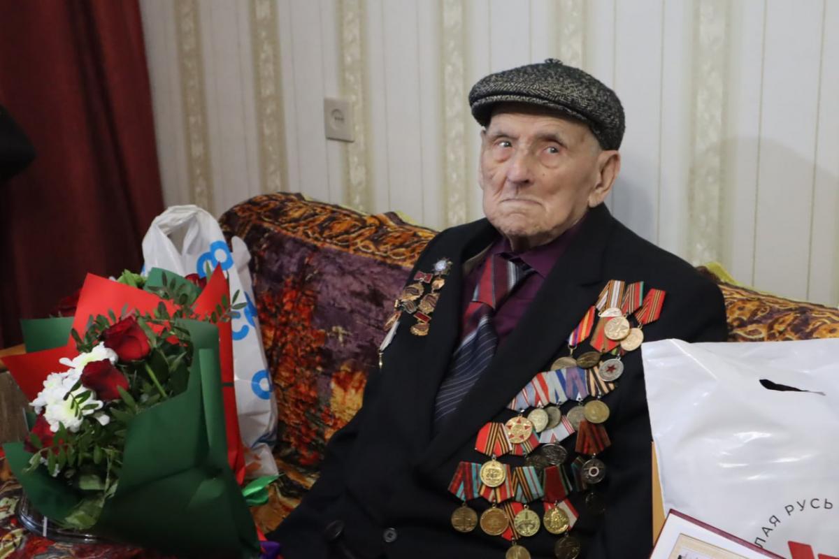 Правоохранители Могилева поздравили именинника со столетним юбилеем