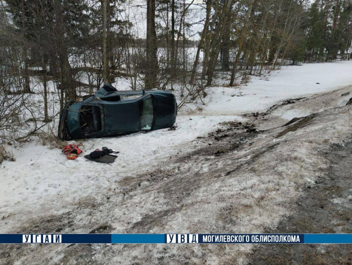 В Могилевском районе опрокинулся автомобиль, пострадал ребенок