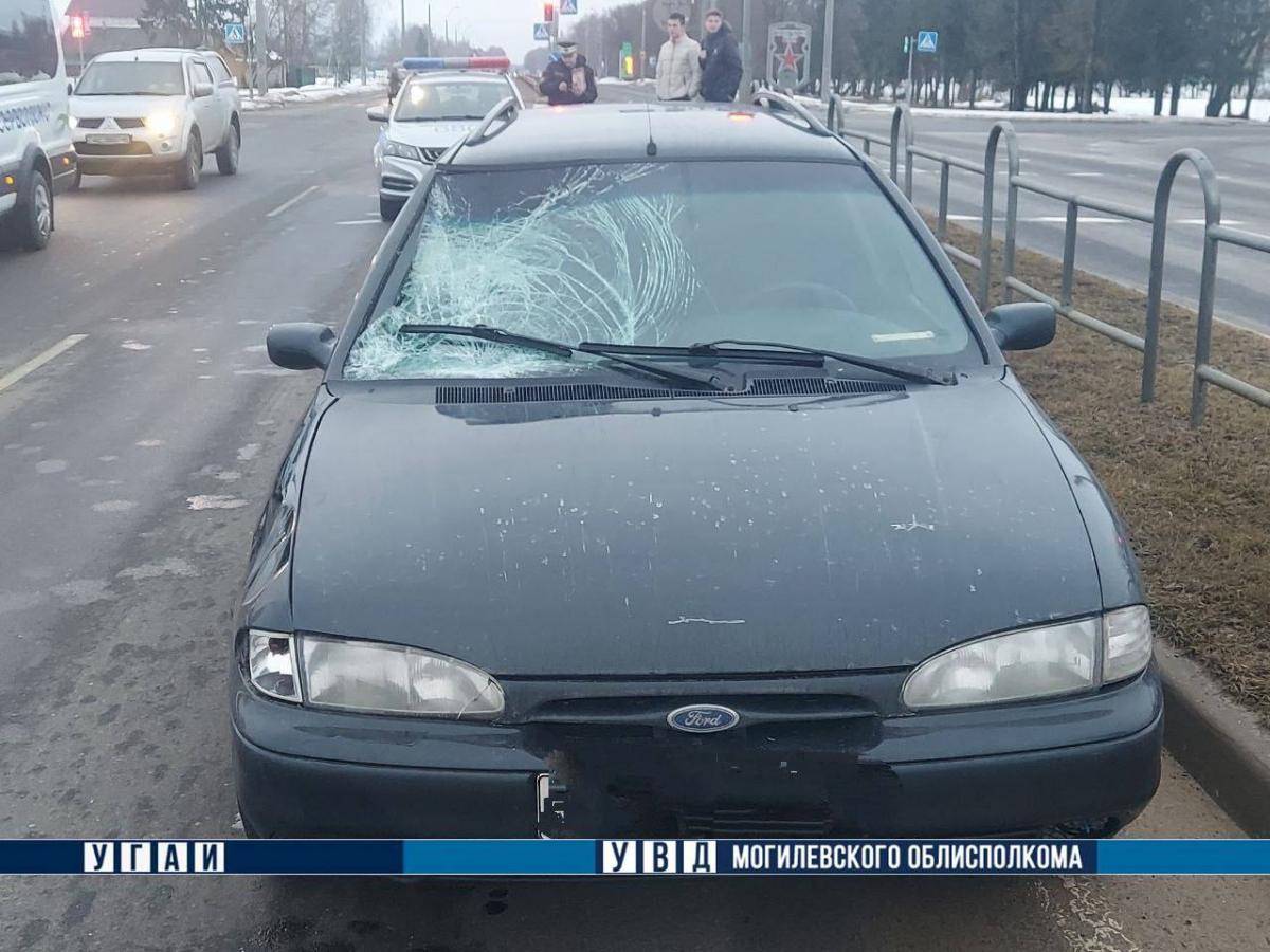 В Могилевском районе Ford наехал на 13-летнюю девочку, перебегавшую дорогу