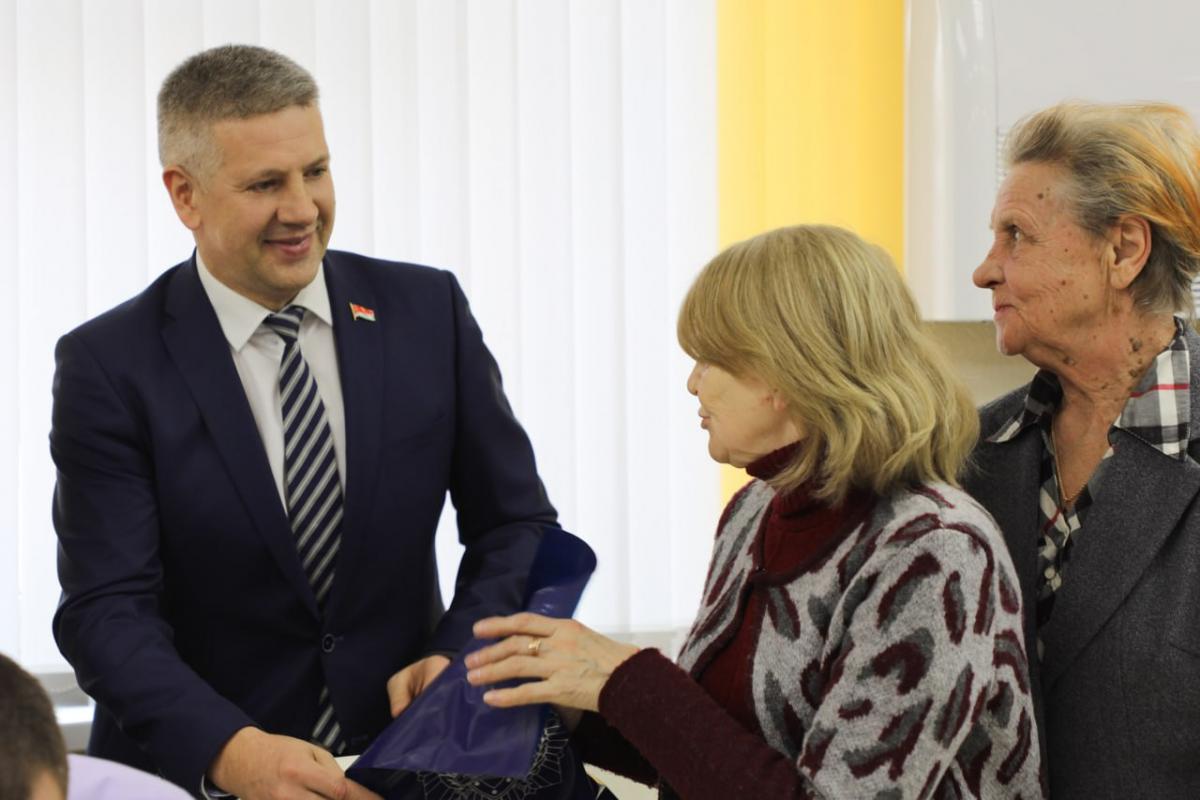 Начальник УВД в Могилеве встретился с семьями сотрудников, погибших при исполнении служебного долга