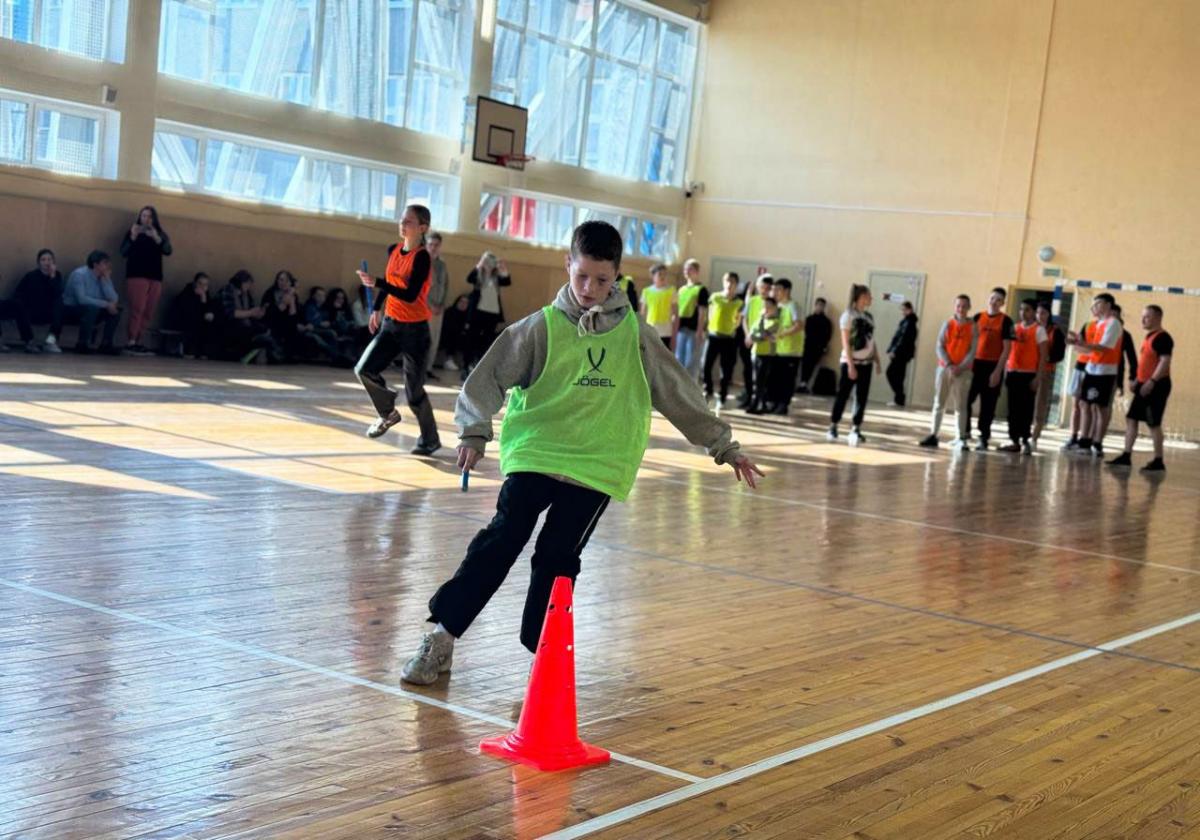 Спортивные состязания среди школьников Ленинского района с участием правоохранителей прошли в Могилеве