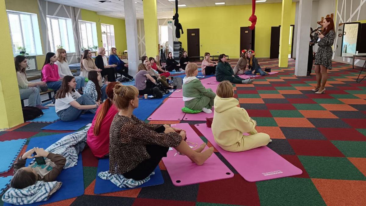 В Могилеве уютный нетворкинг "Женский взгляд" собрал порядка 50 участников. Фото