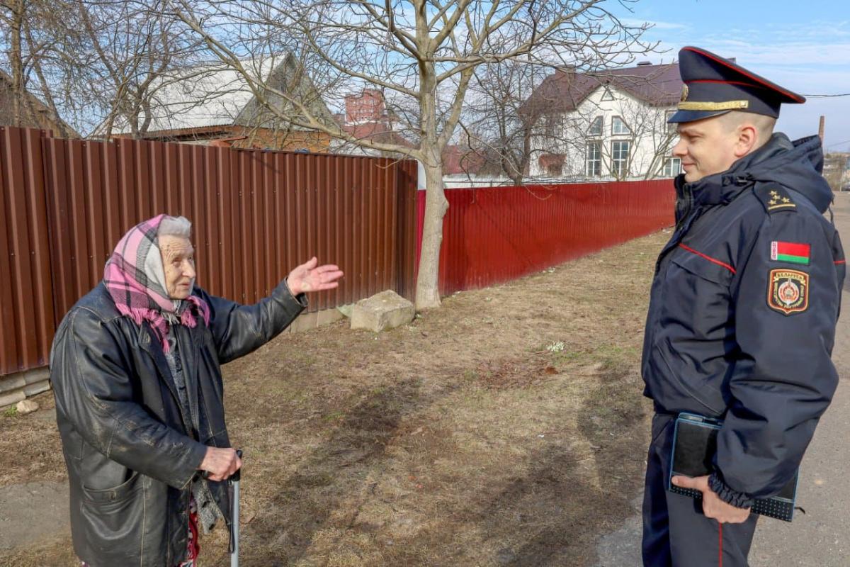 Пенсионерке позвонил мошенник – она обратилась к участковому инспектору