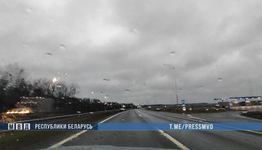 Будьте осторожны на дорогах: грозы и шквалистый ветер