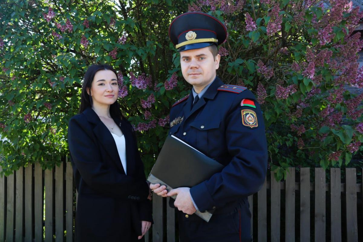 Девочка потеряла собаку, а участковый помог ее найти