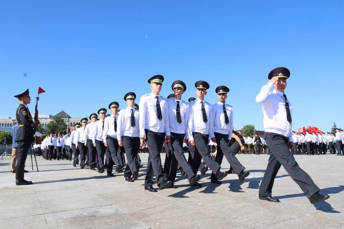 Академию и Могилевский институт МВД с отличием окончили 27 курсантов, из них 10 - с золотой медалью