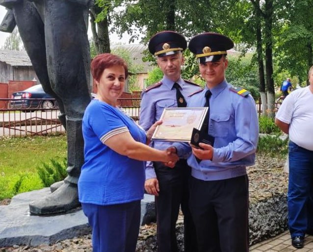 Сотрудники Осиповичского и Кличевского РОВД оказали помощь детскому саду и лагерю