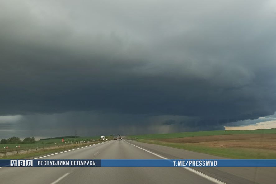 Снова красный уровень опасности. На дороге - предельная осмотрительность!