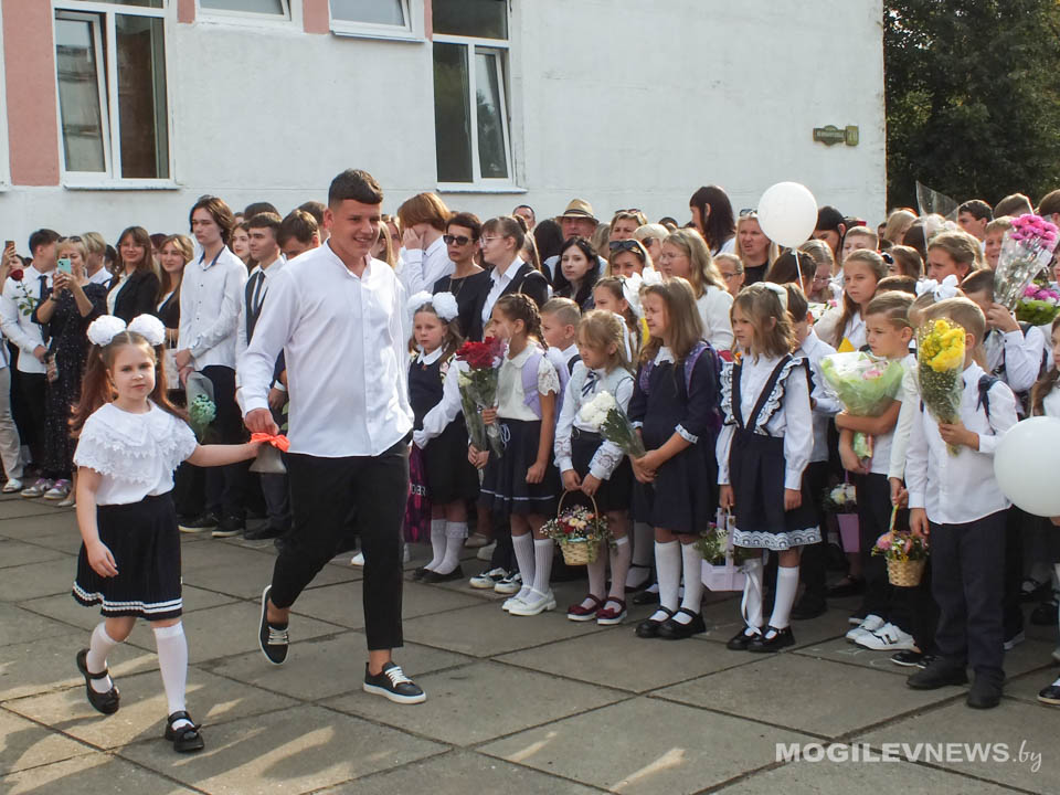 Школьный звонок прозвенел для учащихся СШ № 37 г. Могилева. Фото