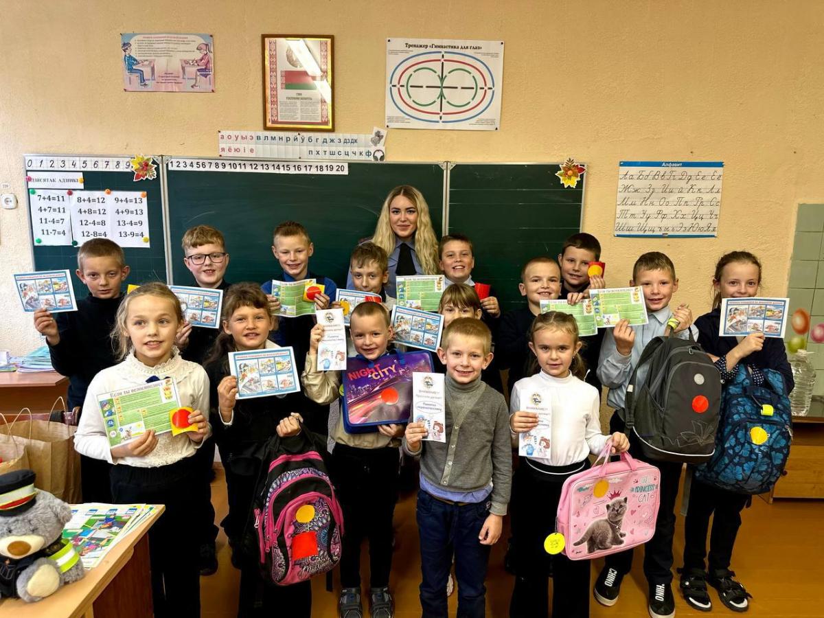 Госавтоинспекторы Горецкого РОВД провели для детей мастер-класс по изготовлению фликеров