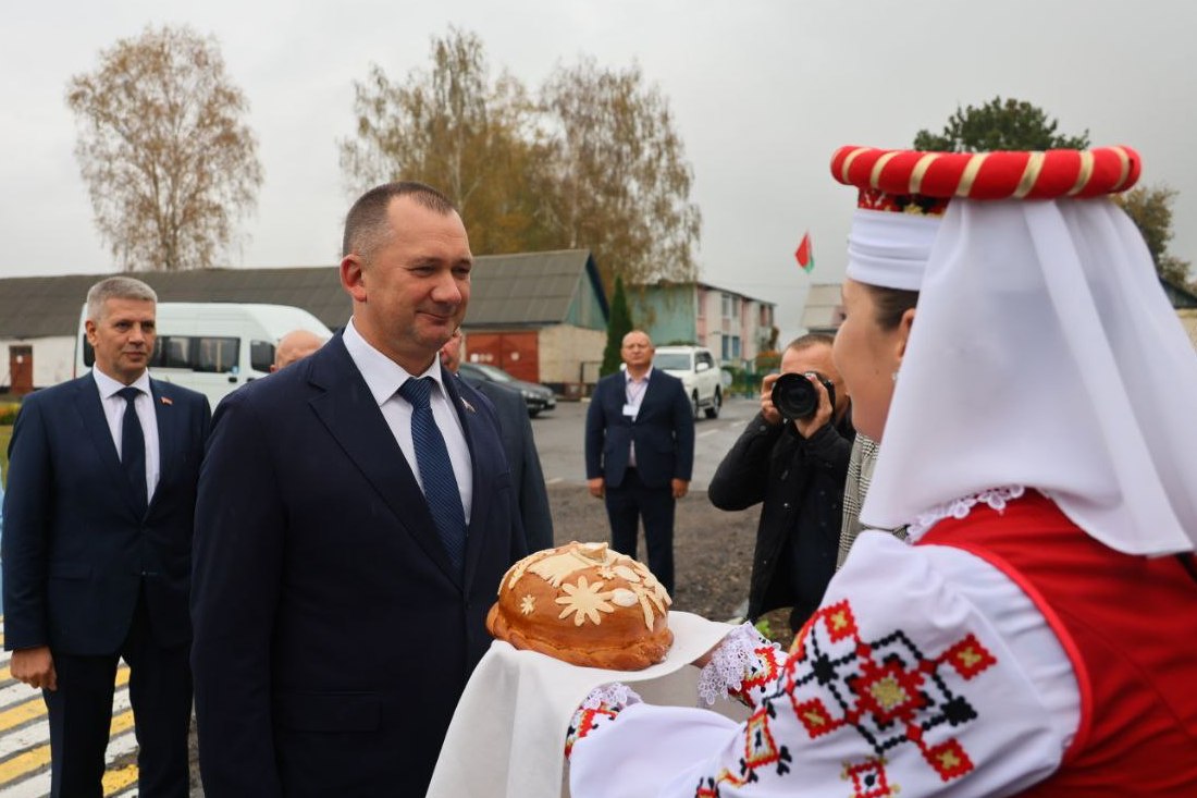 Министр внутренних дел Иван Кубраков посещает Кричевский социальный пансионат «Оберег»