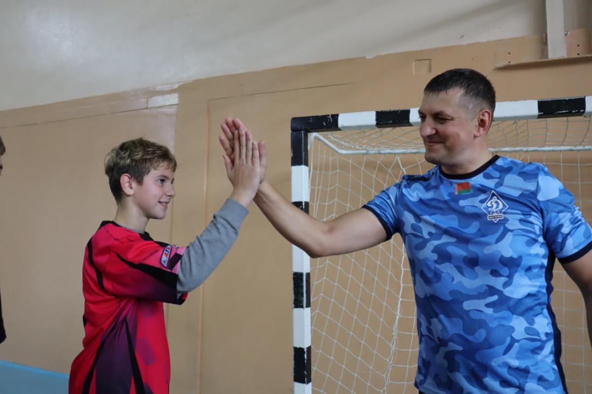 Могилевские милиционеры провели для подростков турнир по мини-футболу