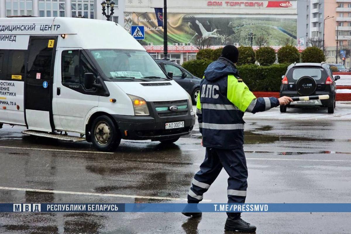 В выходные в связи со сложной обстановкой на дороги выведены дополнительные наряды ДПС