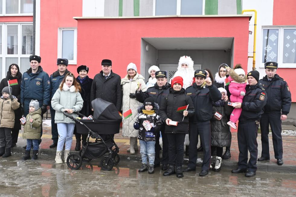В Кличеве сотрудникам РОВД и РОЧС вручили ключи от новых арендных квартир