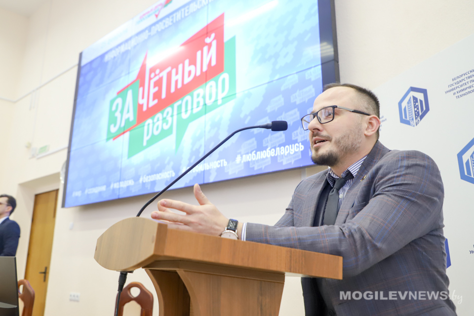 Александр Саксонов провел «ЗАчетный разговор» с студентами «БГУТ». Фото
