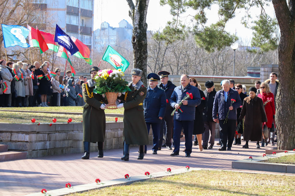 В Могилеве на мемориальном комплексе «Луполовский лагерь смерти» прошел митинг-реквием в память о сожженной в годы войны Хатыни. Фото