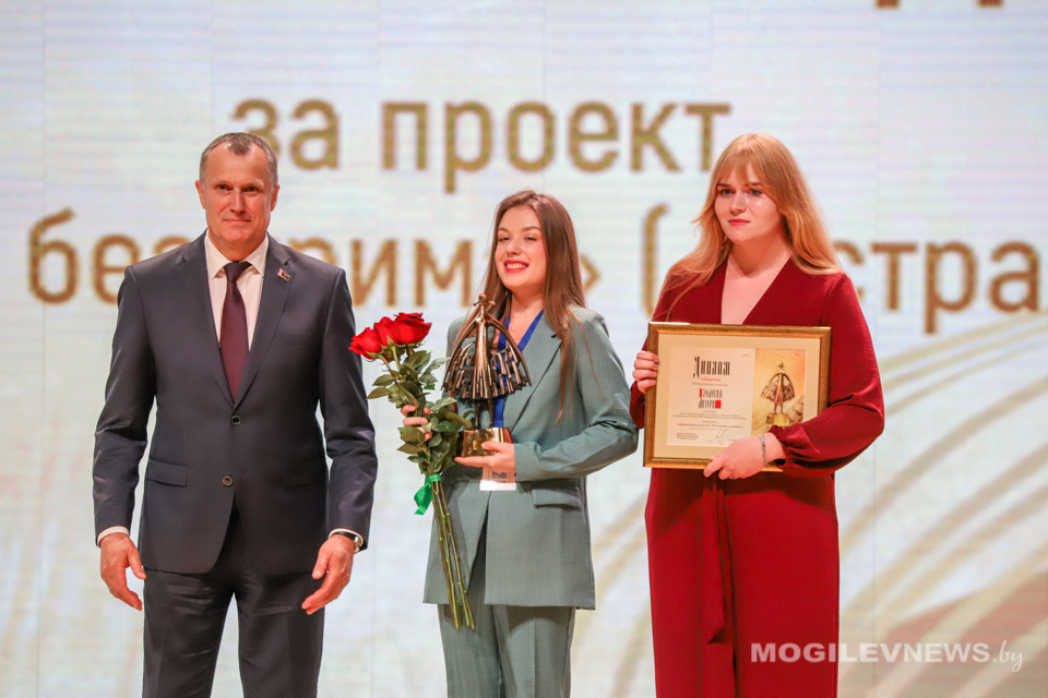 Торжественная церемония награждения победителей и лауреатов Национального конкурса «Золотая литера» прошла в ДК области. Фото