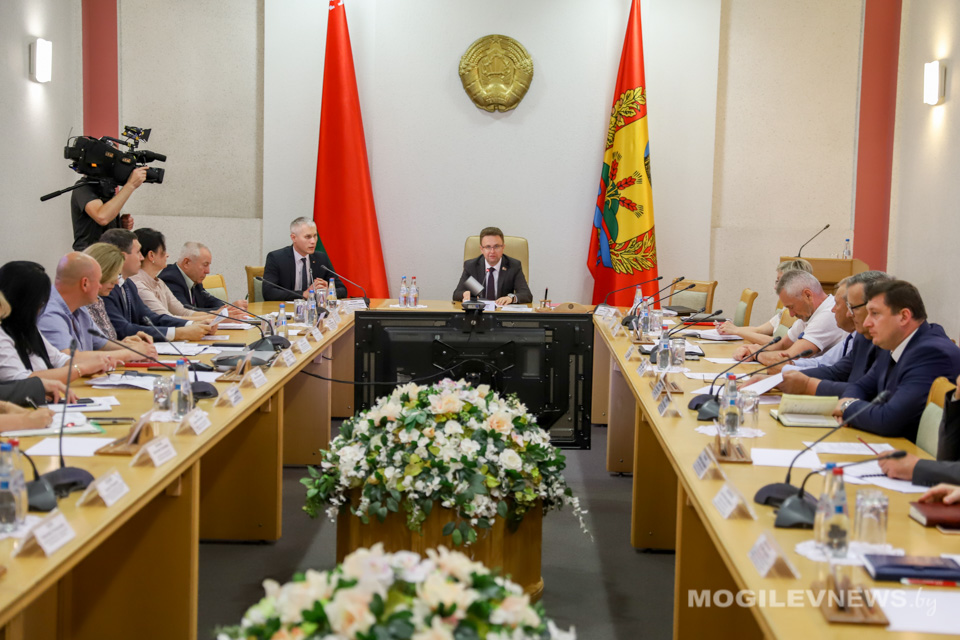 Руслан Страхар: в нашей стране создается удобное законодательство, которое позволяет работать всем.  Фото.