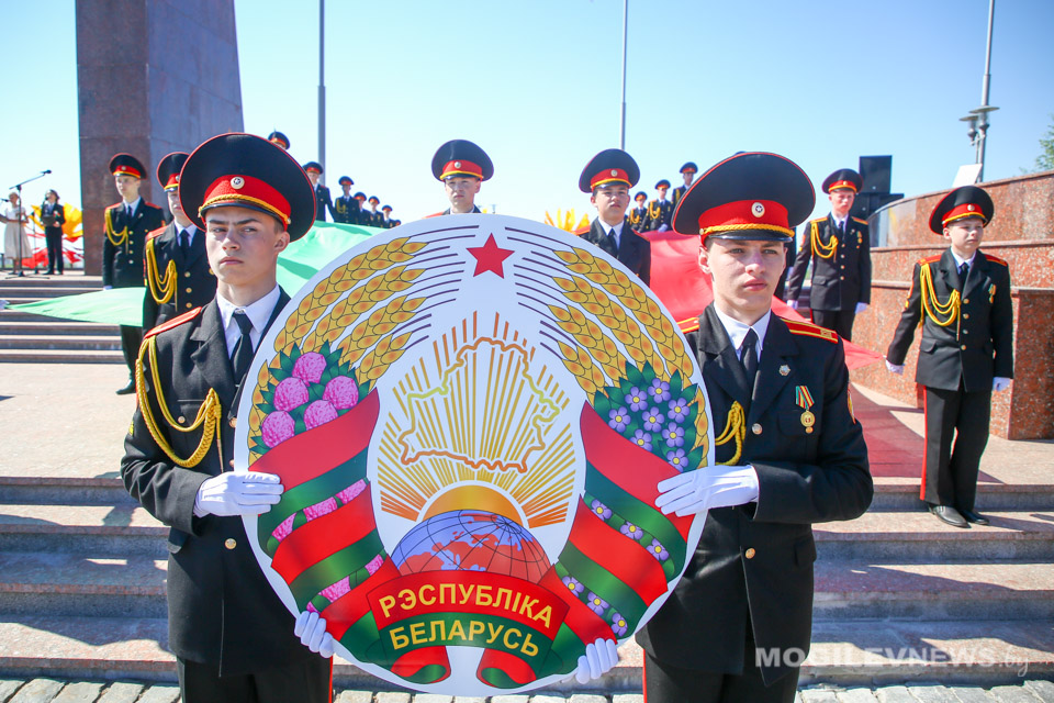 В Беларуси празднуют День Государственного флага, Государственного герба и Государственного гимна