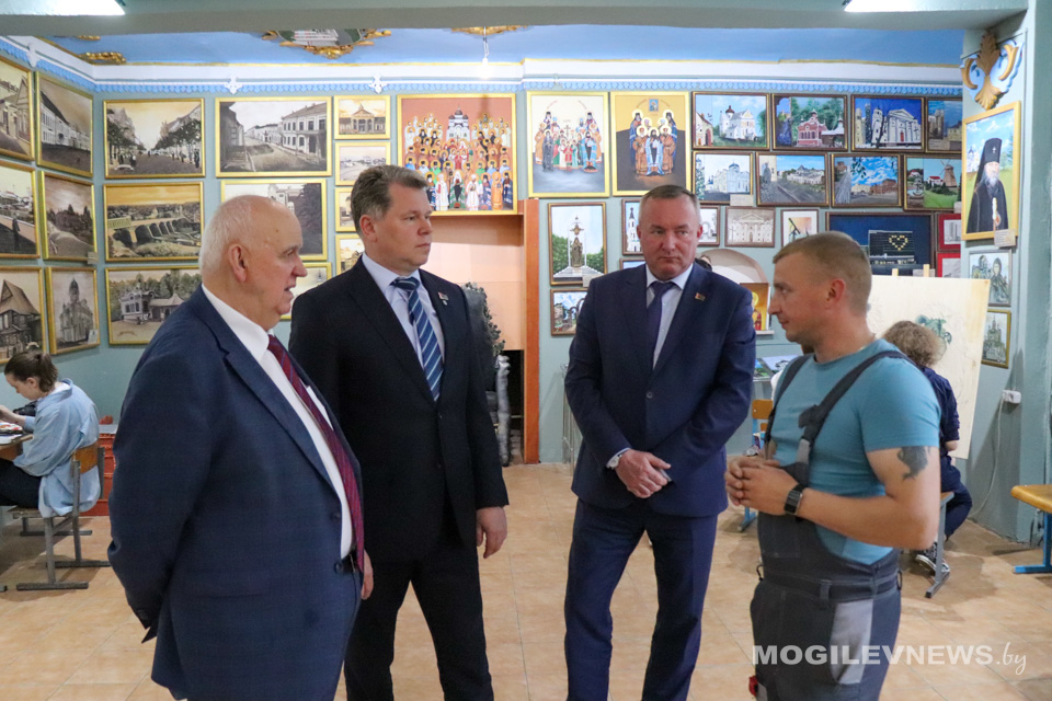 Леонид Мартынюк и  Александр Студнев посетили Могилевский экономический промышленно-технологический колледж. Фото