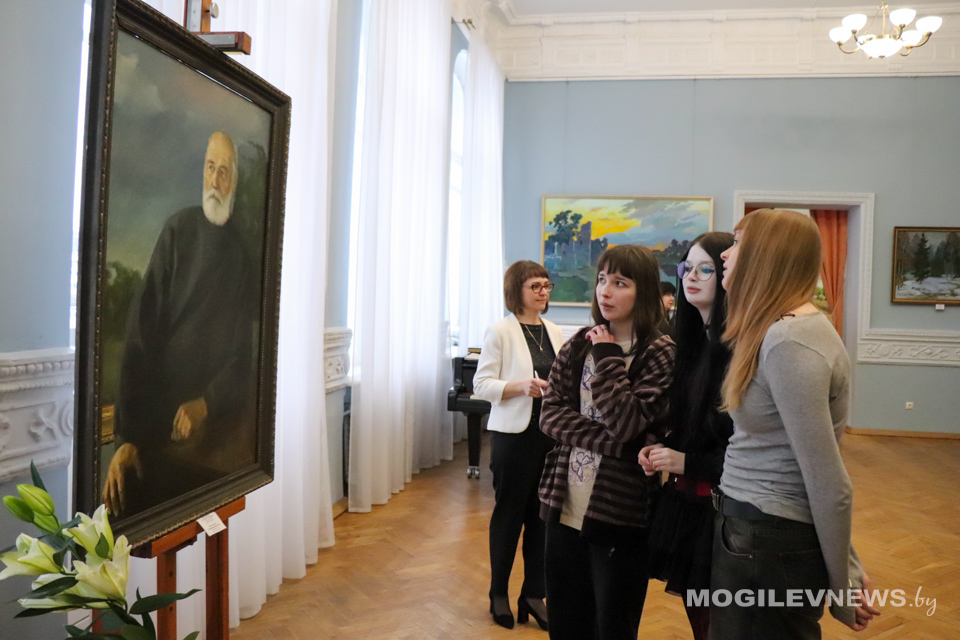 В Могилевском художественном музее им. П.В. Масленикова торжественно открыли выставку «Поколения». Фото