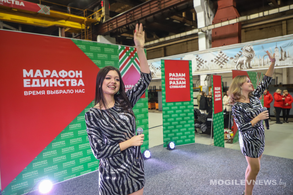 На Могилевтрансмаше прошел концерт в производственном цеху в рамках «Марафона единства». Фото