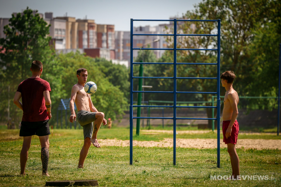 Погода на неделю: несколько дней жары и порывистого ветра, с четверга - похолодание