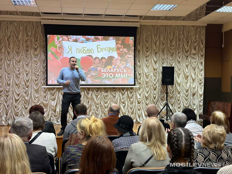 Праздничная встреча, посвященная Дню инвалидов, прошла в областной библиотеке имени Ленина