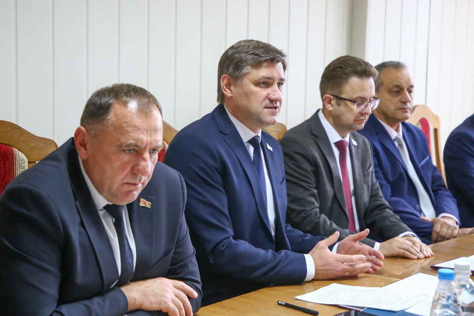 Министр антимонопольного регулирования и торговли Республики Беларусь Алексей Богданов встретился с коллективом Шкловского райпо. Фото