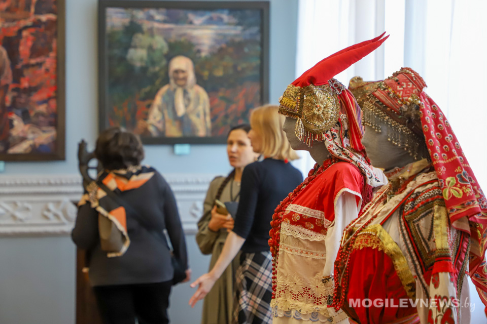 В художественном музее имени П.В.Масленикова презентовали белорусско-российский выставочный проект «Обережный круг». Фото