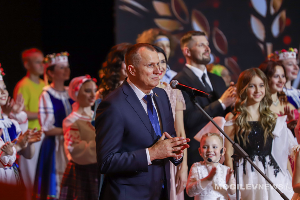 Могилевщина представила гала-концерт коллективов художественного творчества на сцене Дворца Республики. Фото